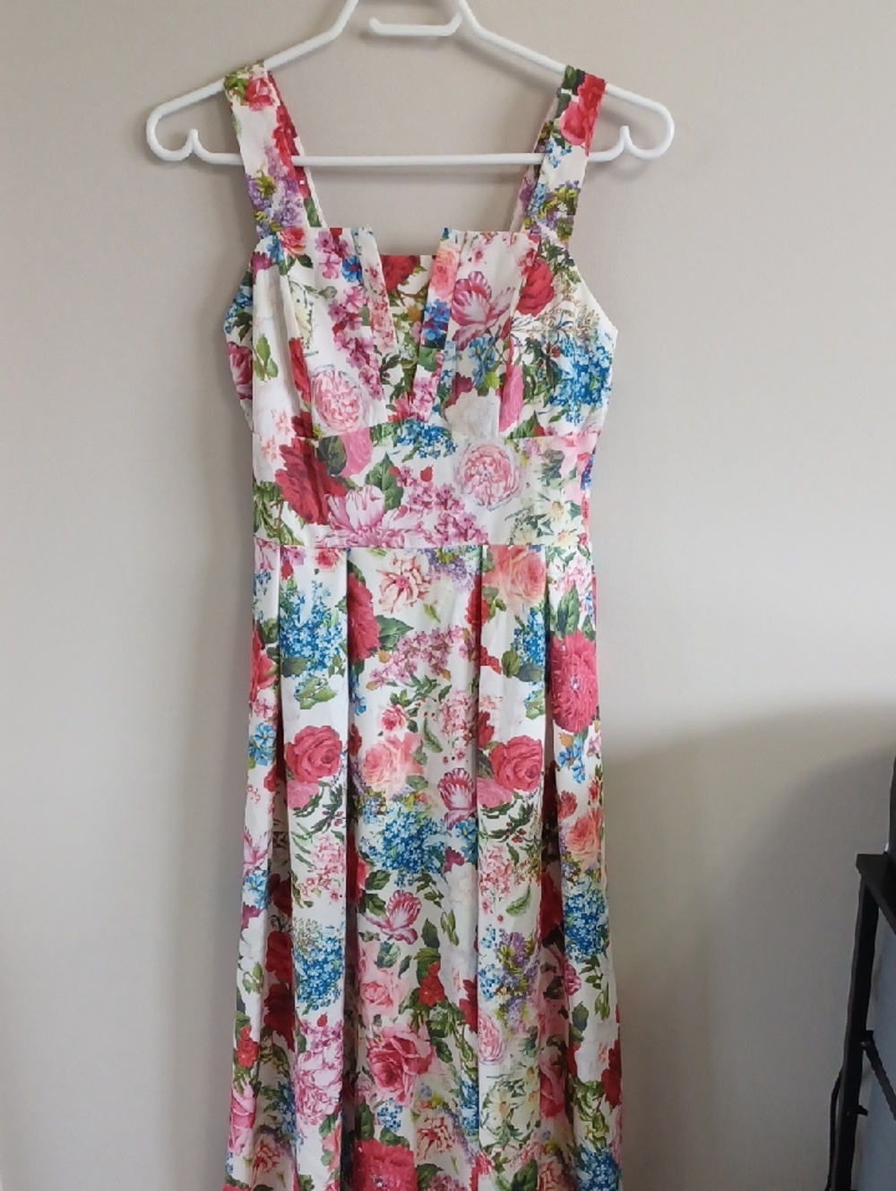 Floral Maxi Dress in White and Pink